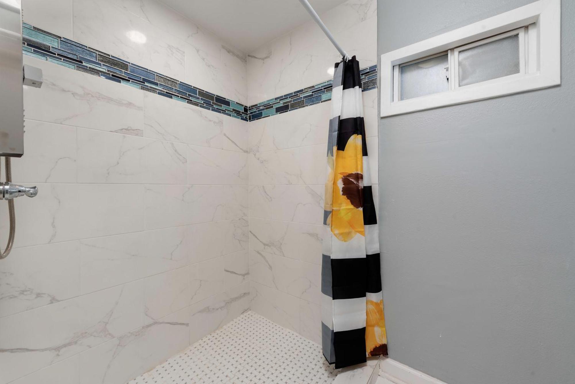 Cozy & Spacious 1br In Montrose Walk To Attractions *