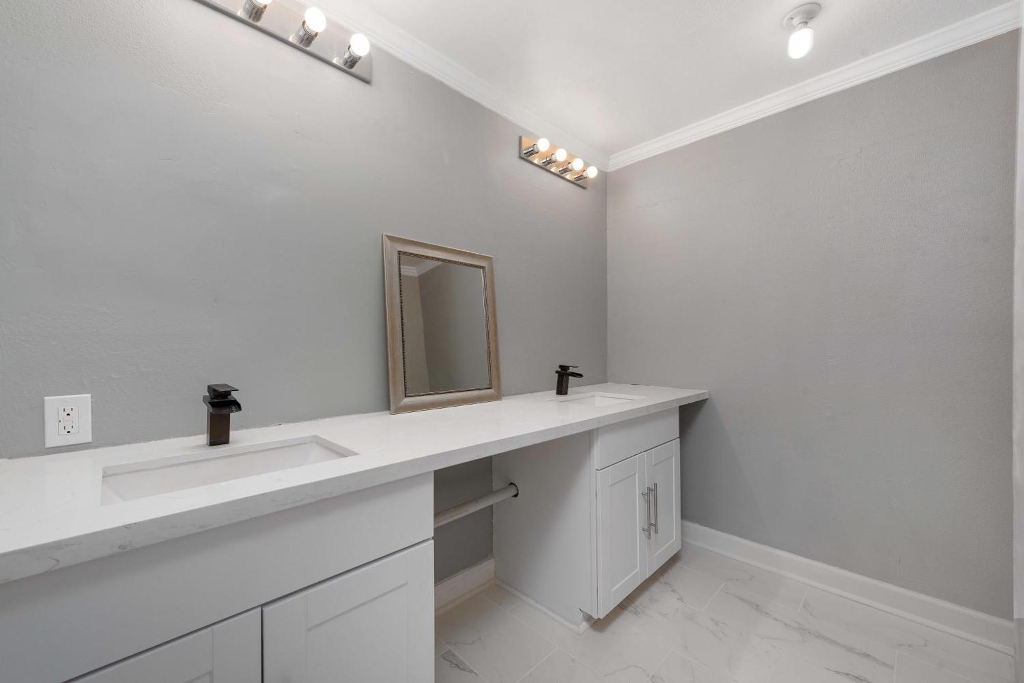 Cozy & Spacious 1br In Montrose Walk To Attractions Apartment *